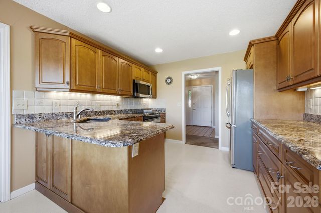 1870 Riverview Court, Hendersonville, NC 28739