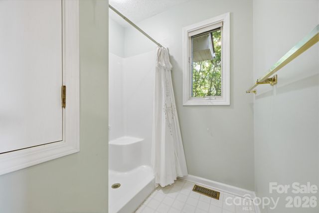 1870 Riverview Court, Hendersonville, NC 28739