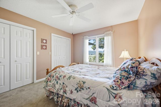 1870 Riverview Court, Hendersonville, NC 28739