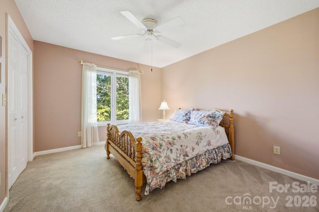 1870 Riverview Court, Hendersonville, NC 28739