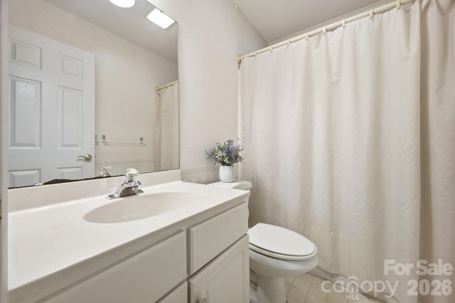 1870 Riverview Court, Hendersonville, NC 28739