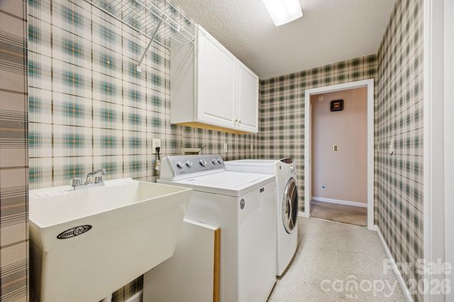 1870 Riverview Court, Hendersonville, NC 28739