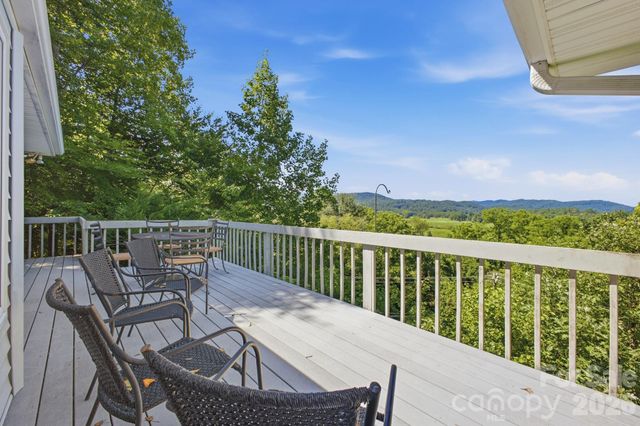 1870 Riverview Court, Hendersonville, NC 28739