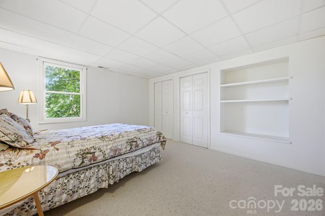 1870 Riverview Court, Hendersonville, NC 28739