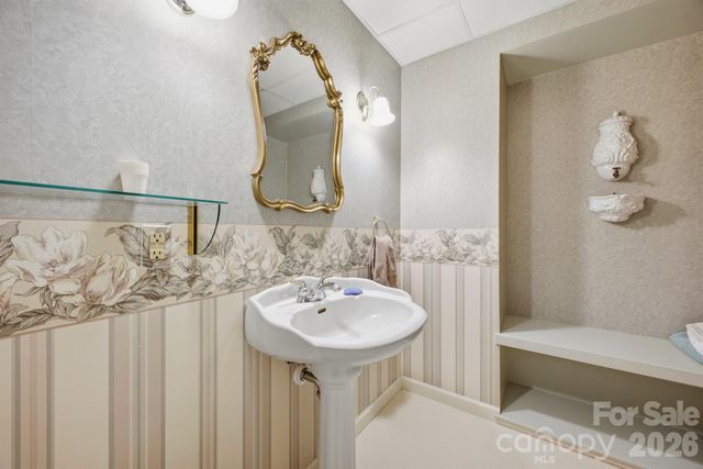 1870 Riverview Court, Hendersonville, NC 28739