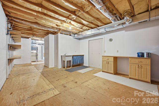 1870 Riverview Court, Hendersonville, NC 28739