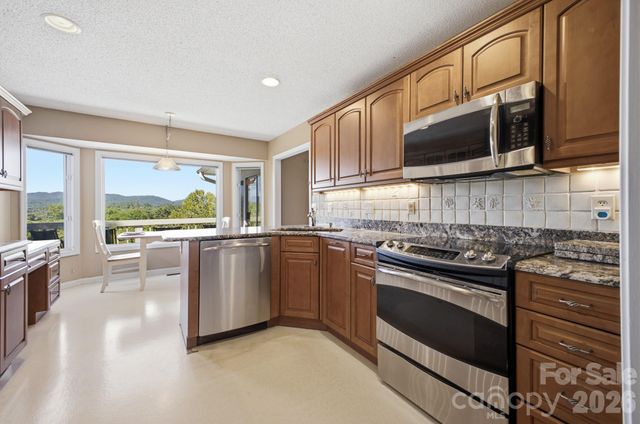 1870 Riverview Court, Hendersonville, NC 28739