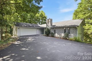 1870 Riverview Court, Hendersonville, NC 28739
