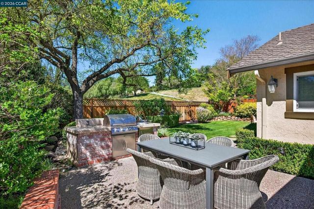 25 Cannes Ct, Danville, CA 94506