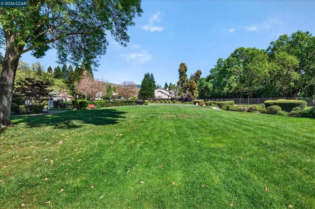 25 Cannes Ct, Danville, CA 94506