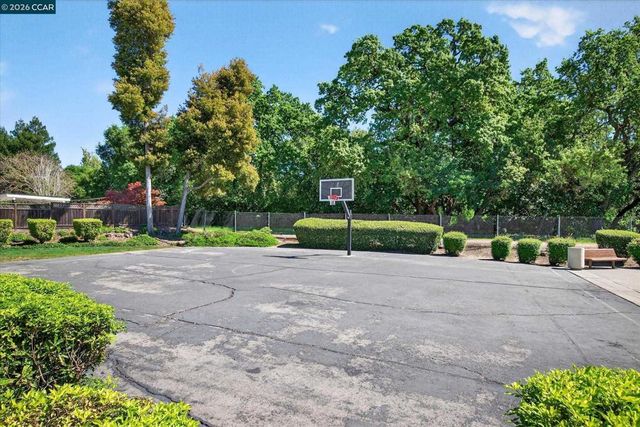 25 Cannes Ct, Danville, CA 94506