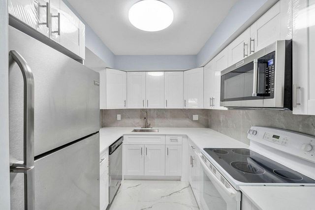 9960 Pineapple Tree Drive 107, Boynton Beach, FL 33436