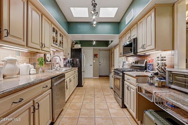 717 LAKESHORE Drive, El Paso, TX 79932