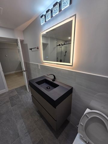 137 Centre St G, Boston, MA 02119