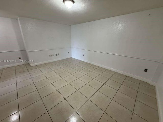 4050 NW 135th St 16-1, Opa-locka, FL 33054