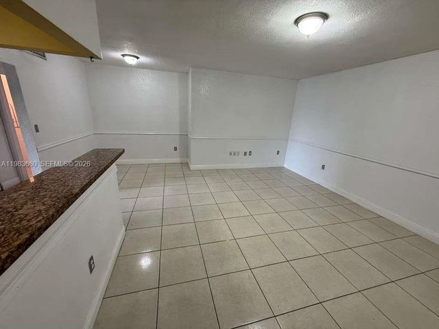 4050 NW 135th St 16-1, Opa-locka, FL 33054