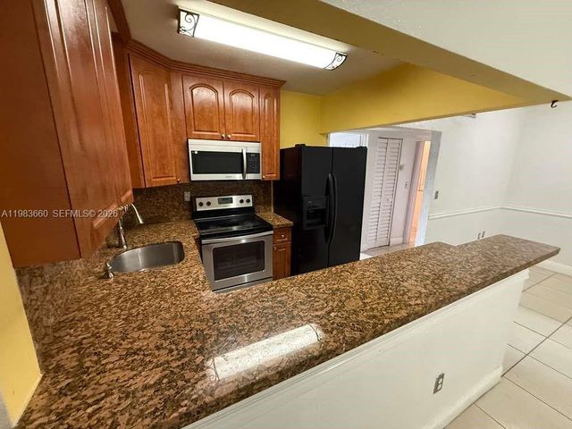 4050 NW 135th St 16-1, Opa-locka, FL 33054