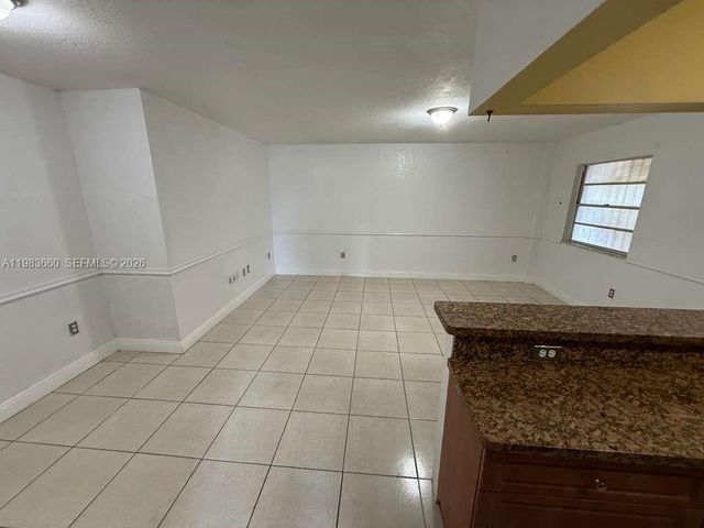 4050 NW 135th St 16-1, Opa-locka, FL 33054