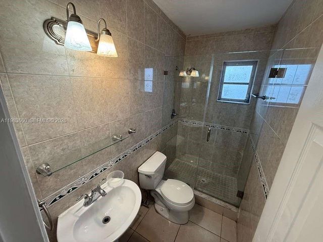 4050 NW 135th St 16-1, Opa-locka, FL 33054