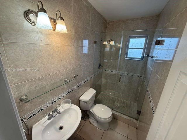 4050 NW 135th St 16-1, Opa-locka, FL 33054