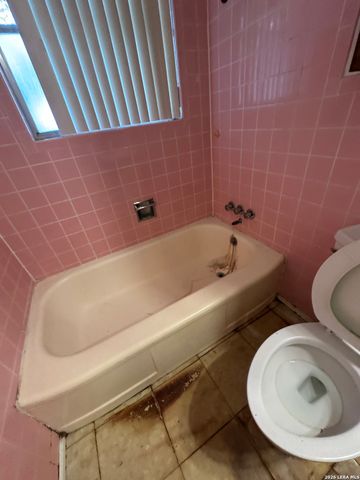 242 ZEPHYR DR, Windcrest, TX 78239