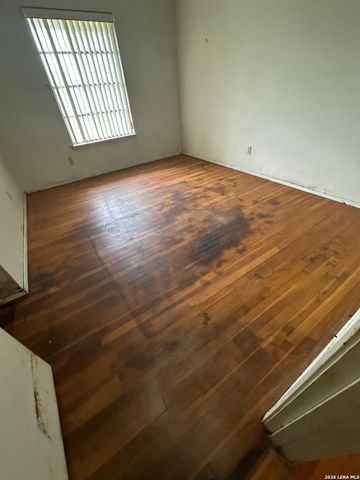 242 ZEPHYR DR, Windcrest, TX 78239