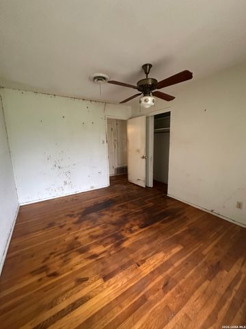 242 ZEPHYR DR, Windcrest, TX 78239