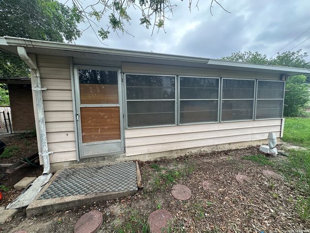 242 ZEPHYR DR, Windcrest, TX 78239