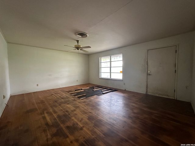 242 ZEPHYR DR, Windcrest, TX 78239
