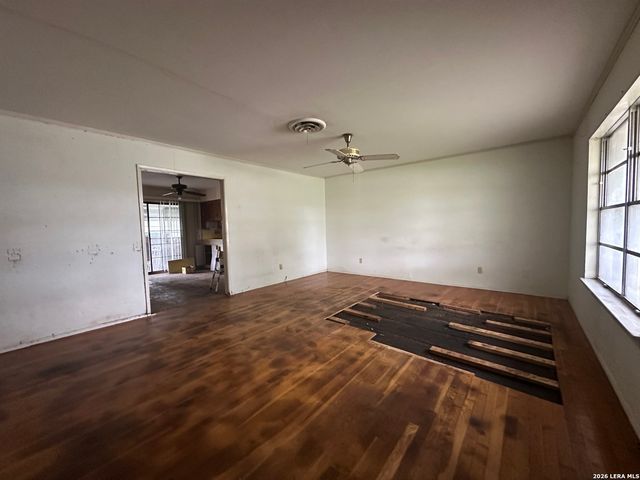 242 ZEPHYR DR, Windcrest, TX 78239