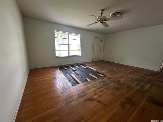 242 ZEPHYR DR, Windcrest, TX 78239