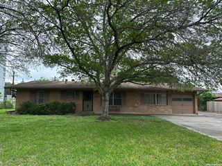242 ZEPHYR DR, Windcrest, TX 78239