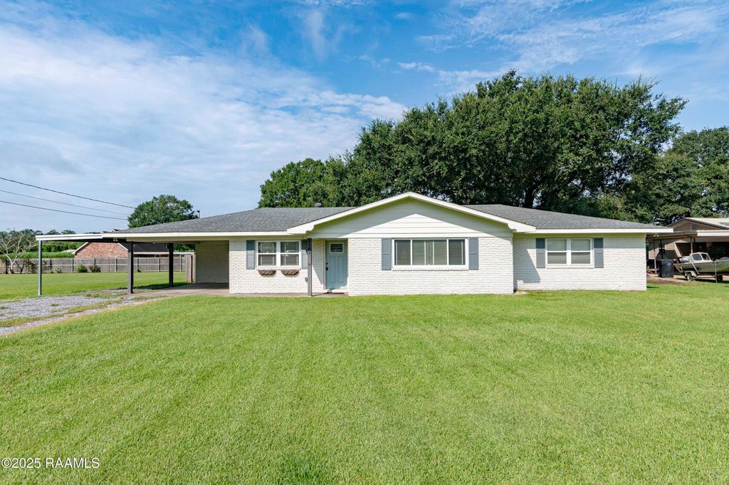 7509 Loreauville Road, New Iberia, LA 70563