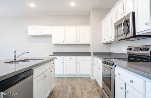 16013 N 65th Avenue, Glendale, AZ 85306