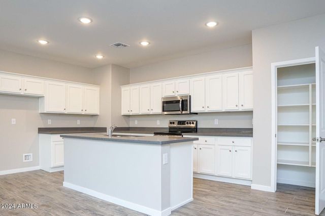 16013 N 65th Avenue, Glendale, AZ 85306