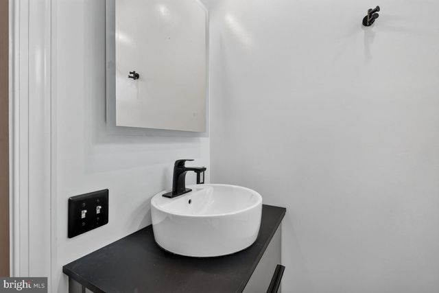 4913 BROOKS ST NE, Washington, DC 20019