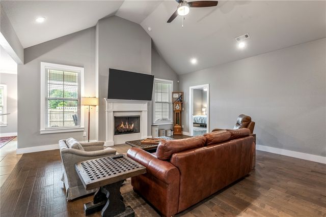 1147 Lyon Loop, Springdale, AR 72764