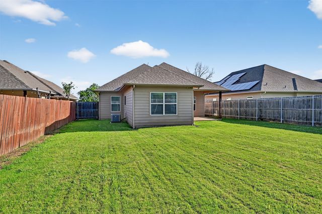 515 W Broad Street, Pilot Point, TX 76258