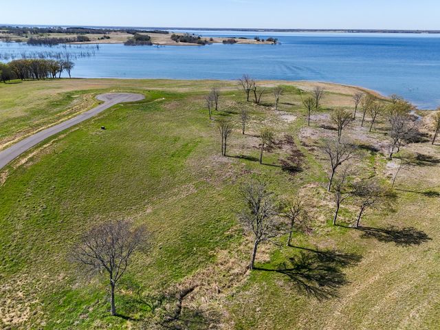380 Harborside Terrace, Windom, TX 75492
