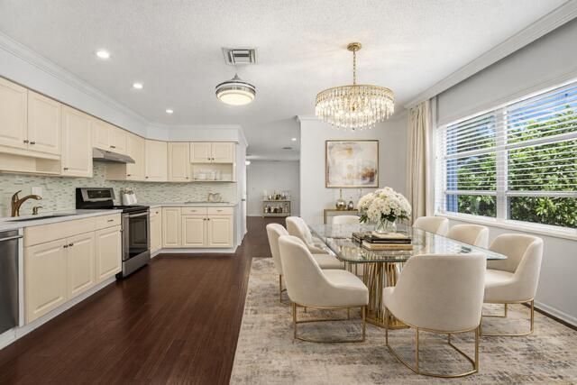 368 Plymouth Road, West Palm Beach, FL 33405