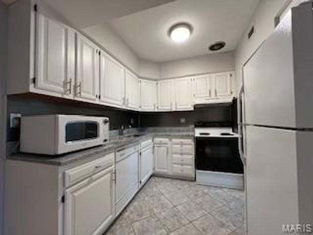 7571 Wellington Way 1A, St Louis, MO 63105