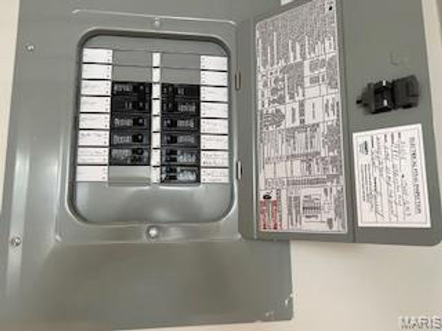 7571 Wellington Way 1A, St Louis, MO 63105