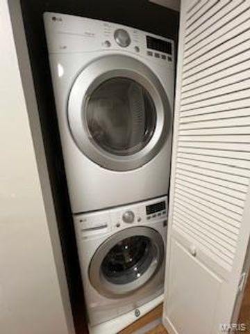 7571 Wellington Way 1A, St Louis, MO 63105