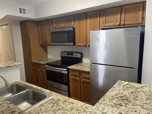 2301 Basil Drive F206, Arlington, TX 76006