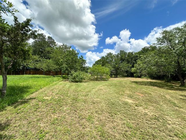 138 San Jacinto ST, Bastrop, TX 78602