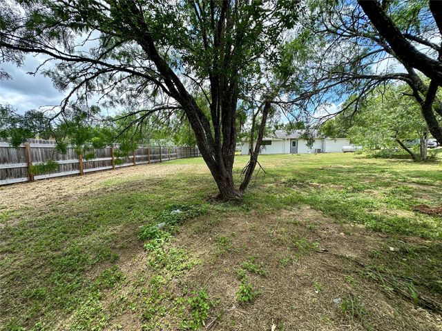 138 San Jacinto ST, Bastrop, TX 78602