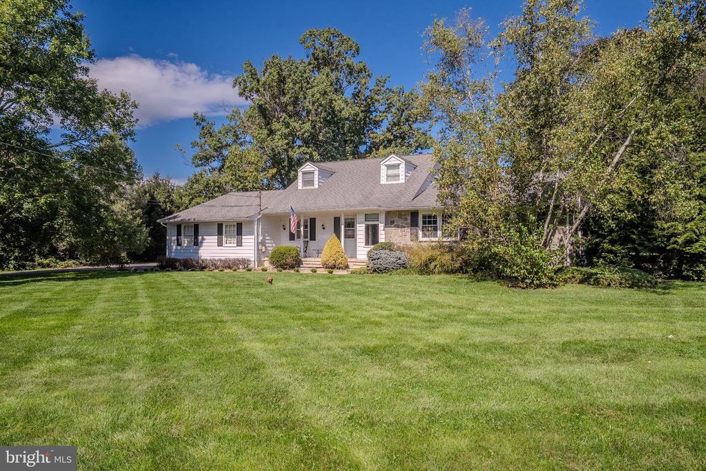 51 ORCHARDSIDE DR, CRANBURY, NJ 08512 — exterior