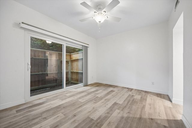 2100 Tanglewilde Street 565, Houston, TX 77063