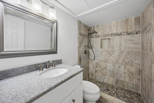 2100 Tanglewilde Street 565, Houston, TX 77063