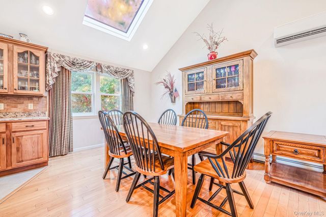 1 Chen Court, Middle Island, NY 11953